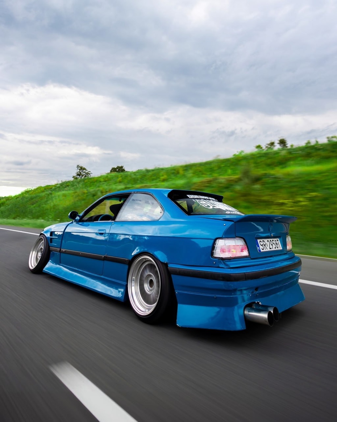 CRYSTAL CLEAR TAIL LIGHTS FOR E36 COUPE